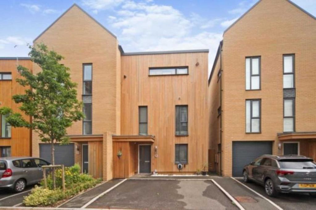 Firepool Crescent, Taunton TA1 3 bed semidetached house for sale £