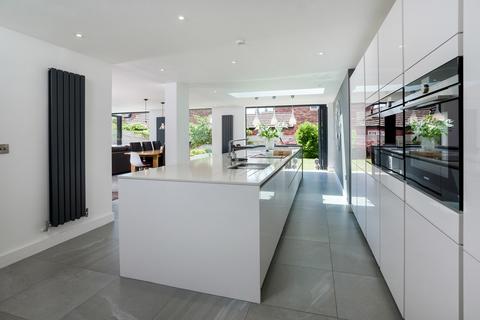 5 bedroom detached house for sale, Emmerson Avenue Stratford-upon-Avon, Warwickshire, CV37 9DX