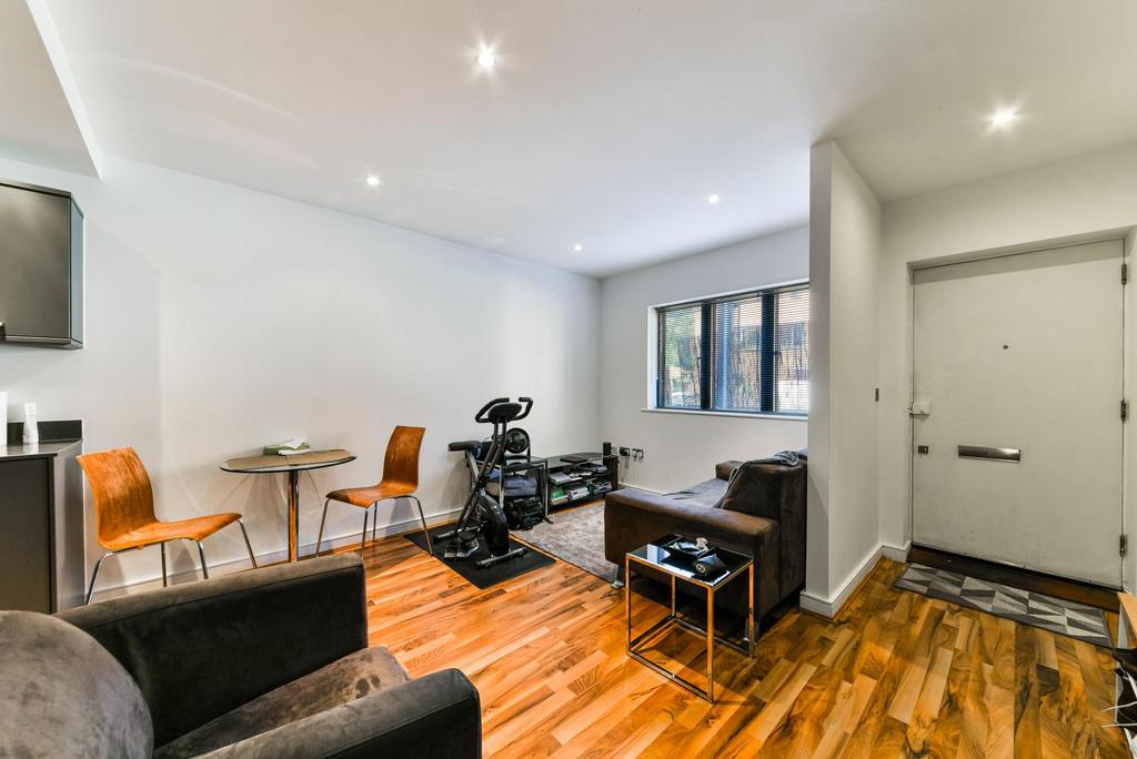 Clayton Crescent, Kings Cross... 1 bed apartment £2,050 pcm (£473 pw)