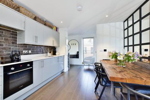 2 bedroom apartment for sale - Sycamore Road, Amersham, Bucks, HP6