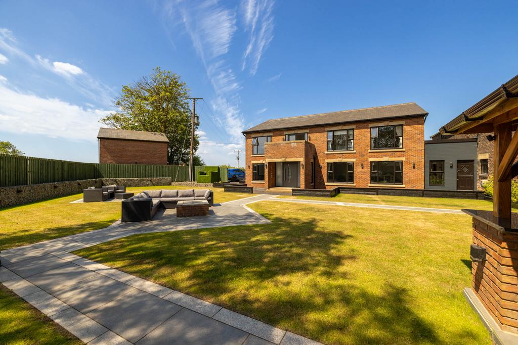 20230615-1220 Highfields Farm, Moss Hall Road, OL1
