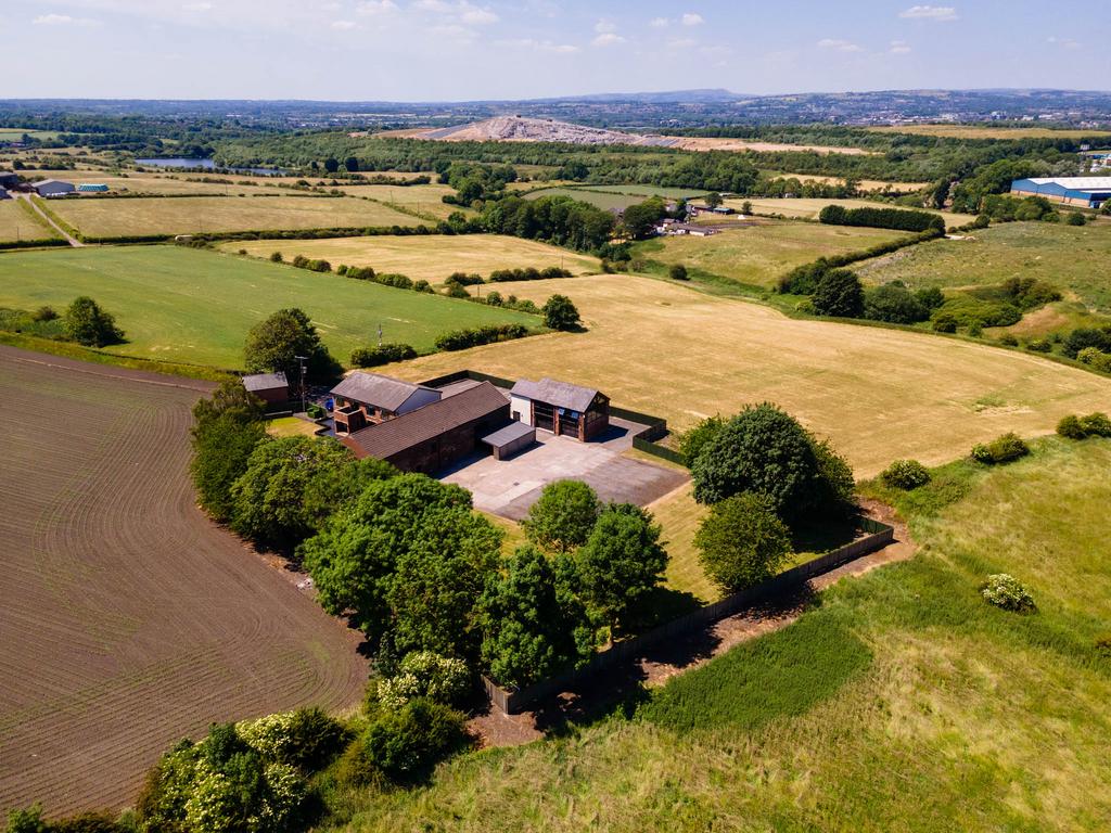 20230615-1323 Highfields Farm, Moss Hall Road, OL1