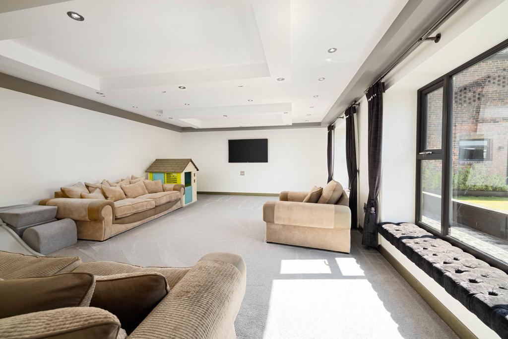 20230615-1041 Highfields Farm, Moss Hall Road, OL1