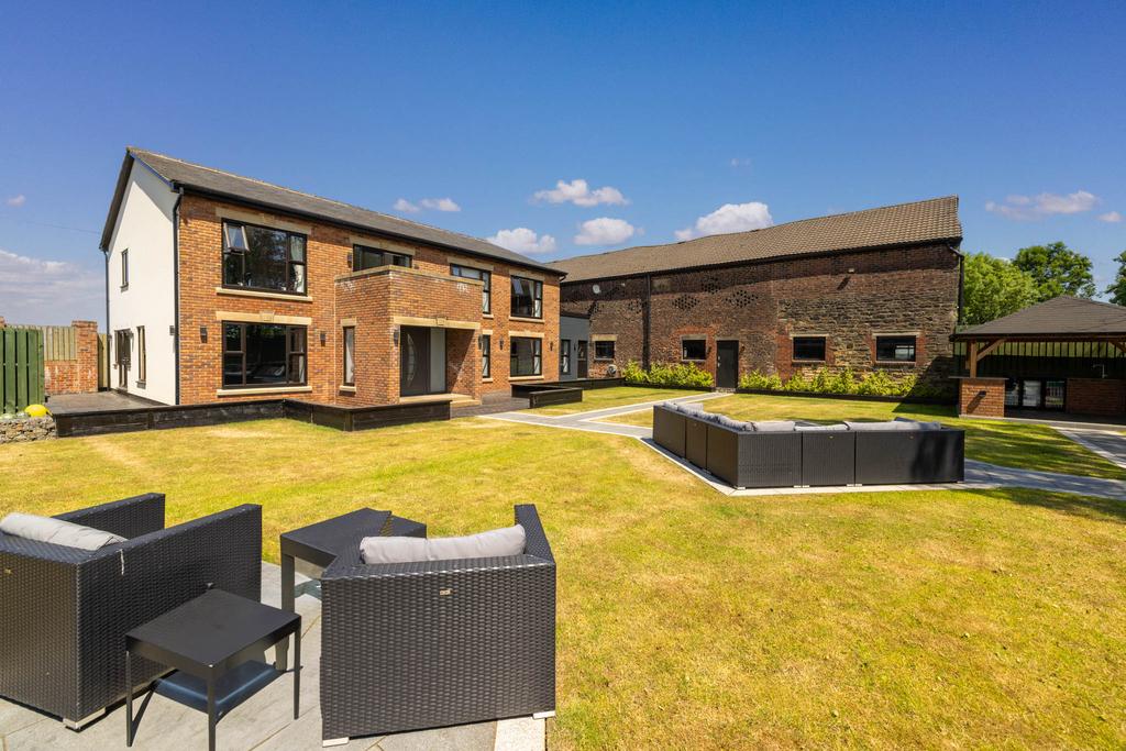 20230615-1220 Highfields Farm, Moss Hall Road, OL1