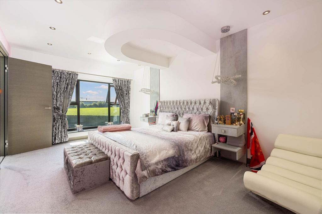 20230615-1058 Highfields Farm, Moss Hall Road, OL1