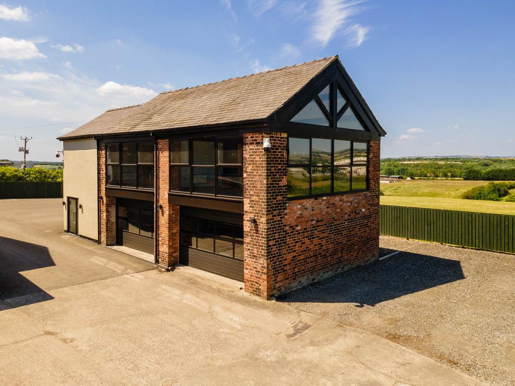 20230615-1311 Highfields Farm, Moss Hall Road, OL1