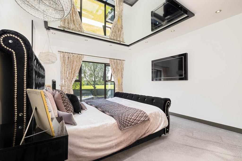 20230615-1115 Highfields Farm, Moss Hall Road, OL1
