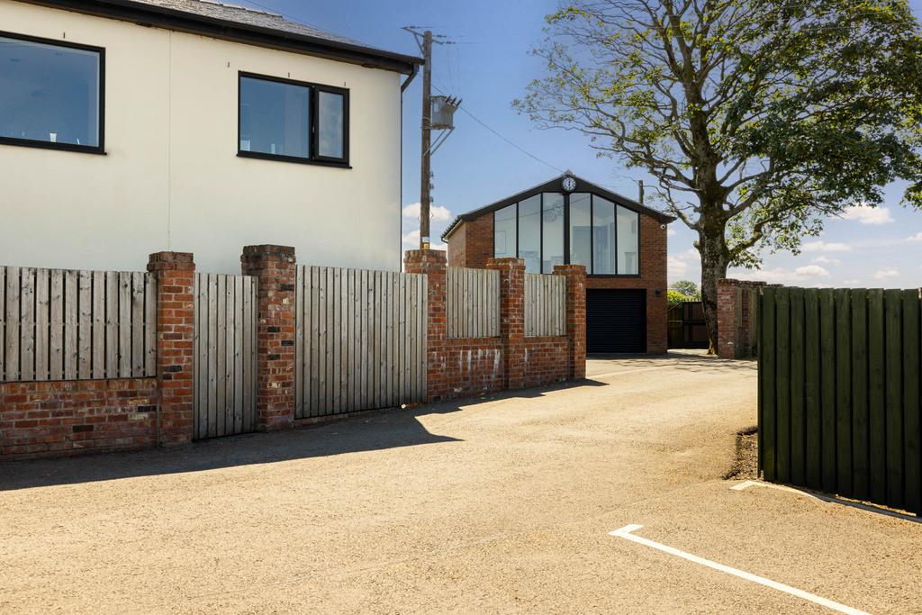 20230615-1221 Highfields Farm, Moss Hall Road, OL1