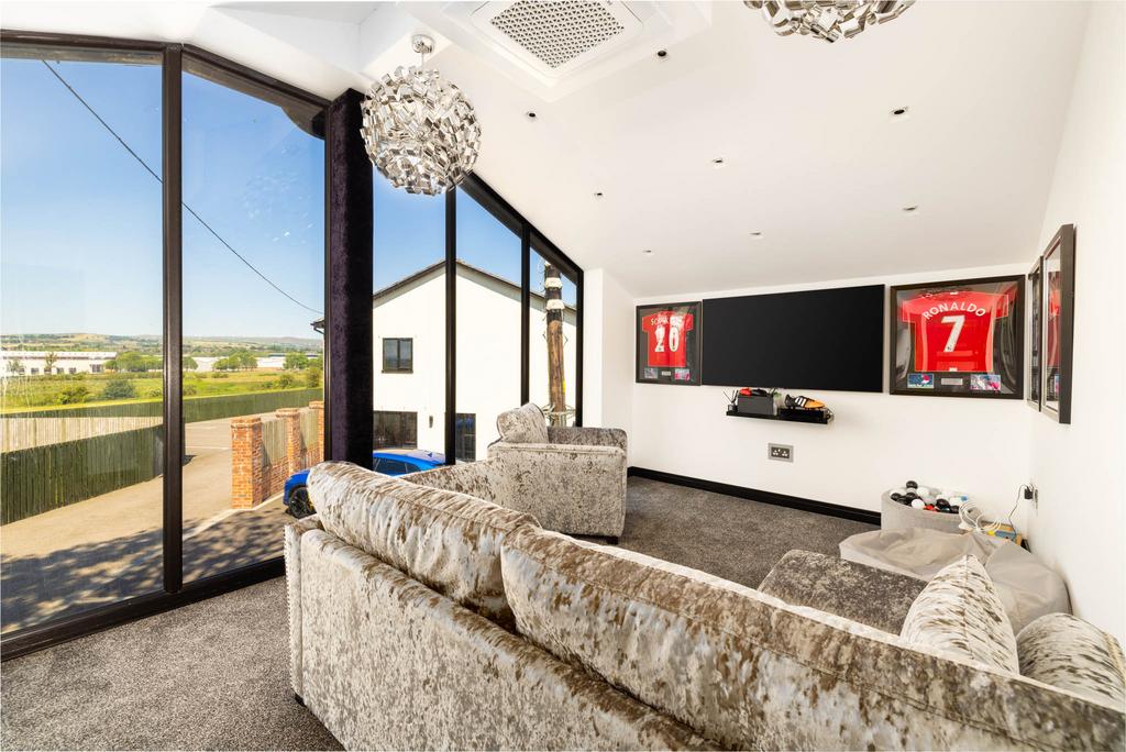 20230615-1345 Highfields Farm, Moss Hall Road, OL1