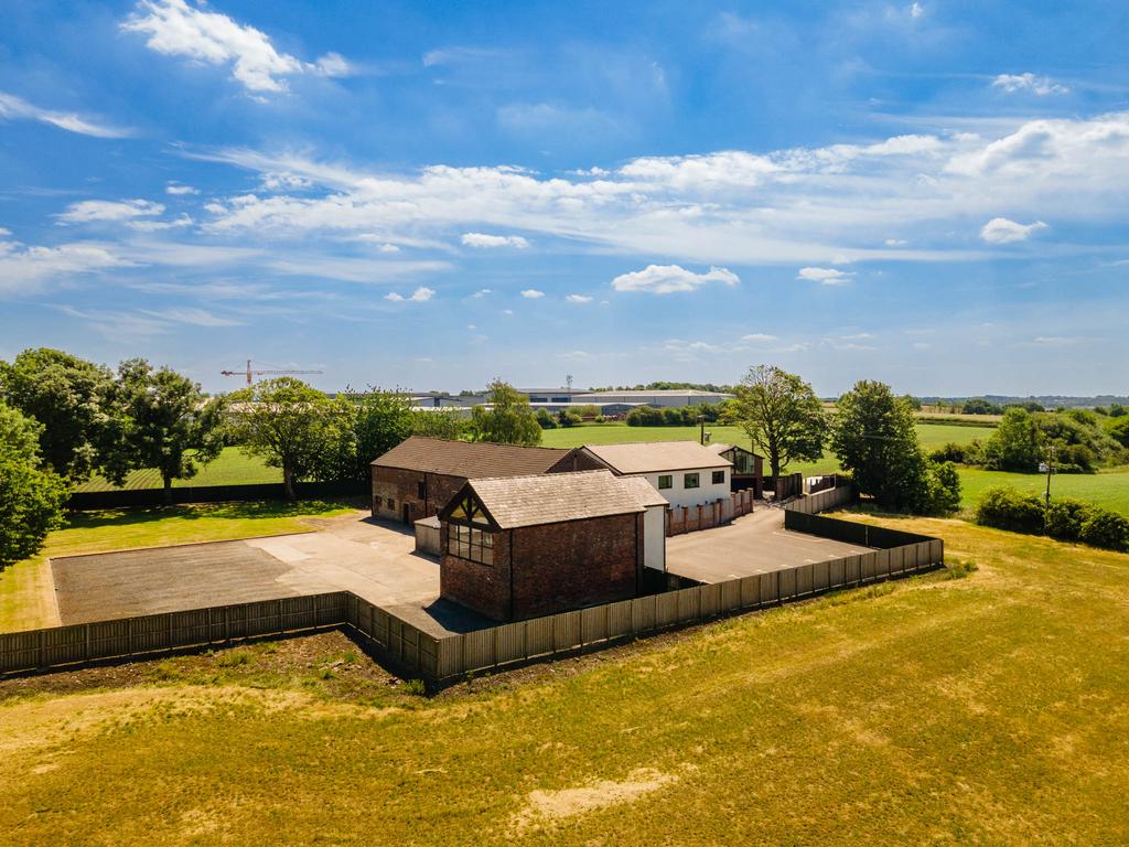20230615-1309 Highfields Farm, Moss Hall Road, OL1