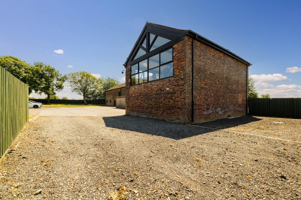 20230615-1348 Highfields Farm, Moss Hall Road, OL1