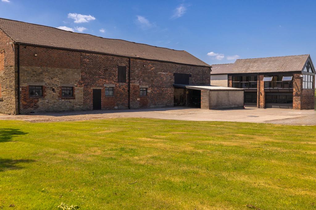 20230615-1351 Highfields Farm, Moss Hall Road, OL1