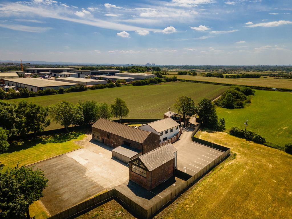 20230615-1321 Highfields Farm, Moss Hall Road, OL1