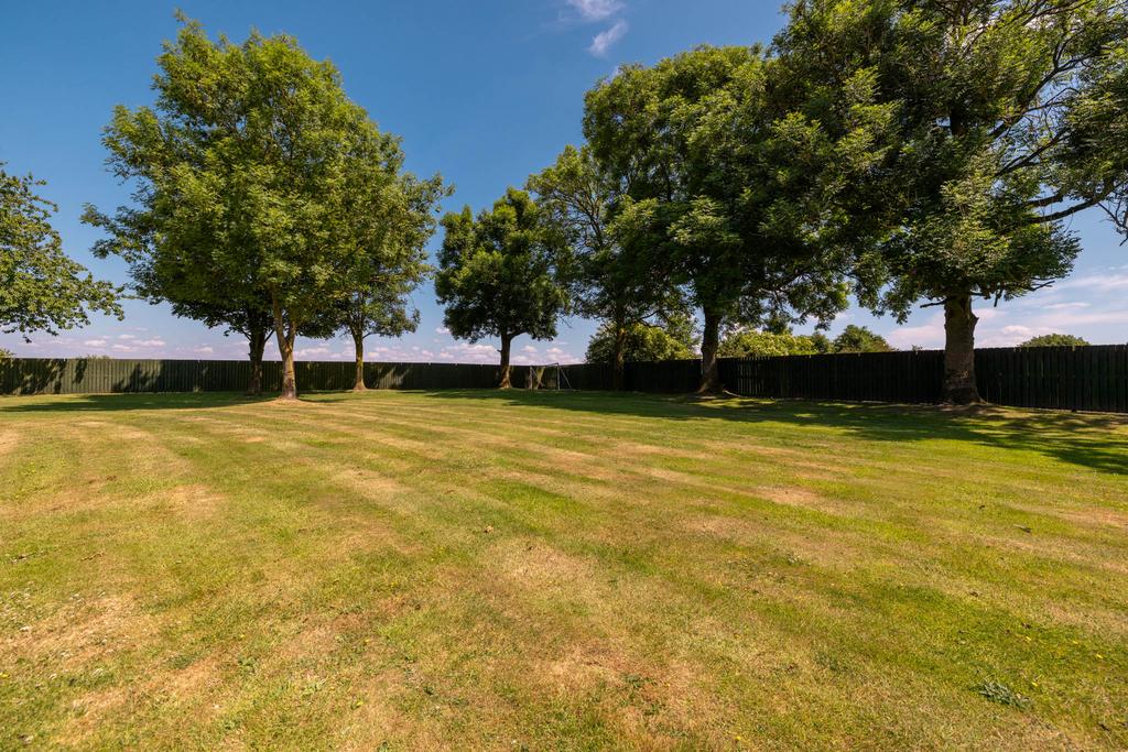 20230615-1350 Highfields Farm, Moss Hall Road, OL1