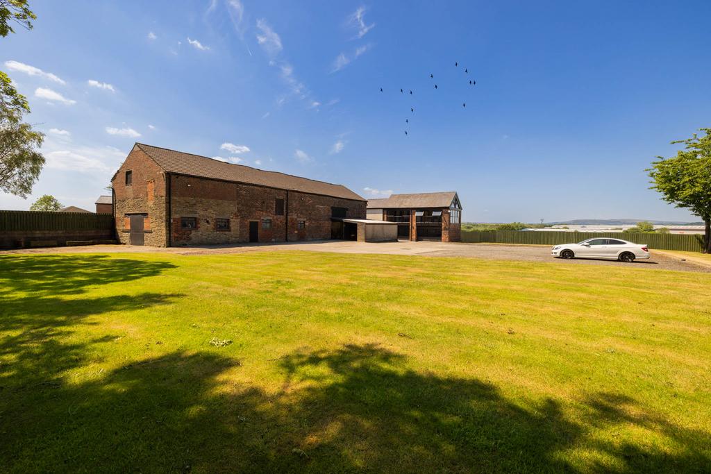 20230615-1351 Highfields Farm, Moss Hall Road, OL1