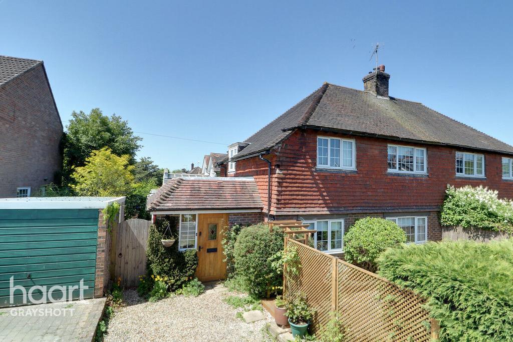 Avenue Road, Grayshott 3 bed semidetached house for sale £665,000