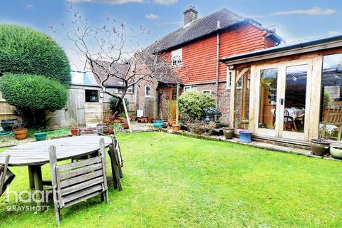 The Mousehole Avenue Road, Grayshott, Hindhead, GU26 6LZ