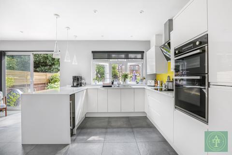 44 Borden Avenue, Enfield, EN1 2BY