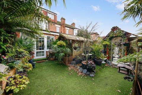 21 Richmond Road, Chingford, London, E4 7BN