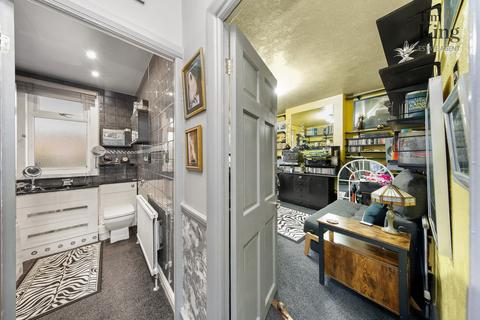 21 Richmond Road, Chingford, London, E4 7BN