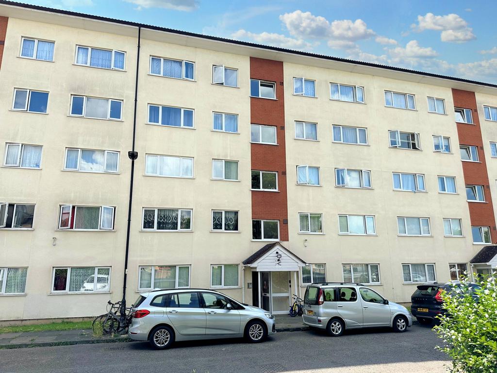 Byron Way, Northolt UB5 2 bed ground floor flat for sale £299,950