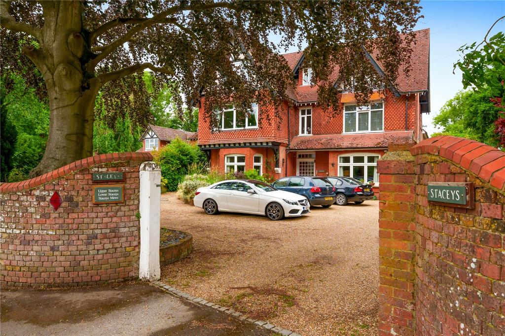 Bentley, Farnham, Hampshire, GU10 2 bed apartment for sale £475,000
