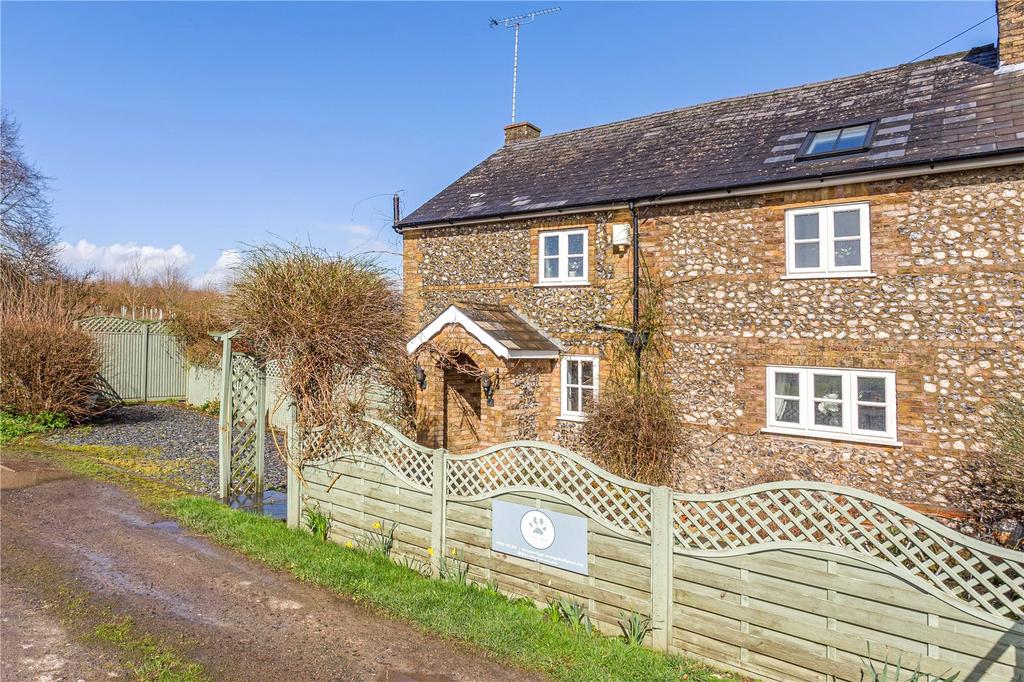 Flint Cottage, Solesbridge Lane, Sarratt, Rickmansworth, WD3 3 bed semi