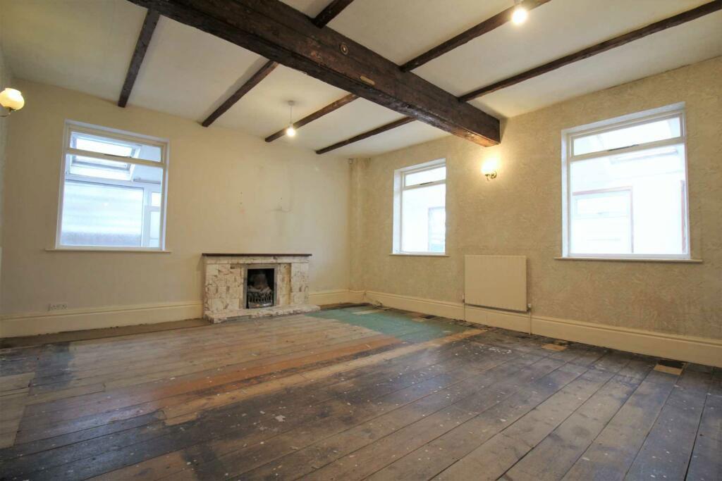 The Crescent, Worlebury, WestonsuperMare, Somerset, BS22 9SR 4 bed