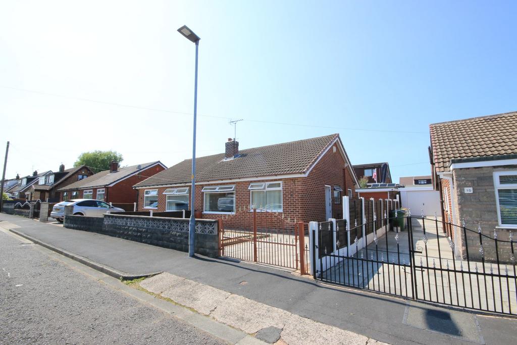 Marina Drive, Pemberton, Wigan, WN5 9HE 2 bed semidetached bungalow