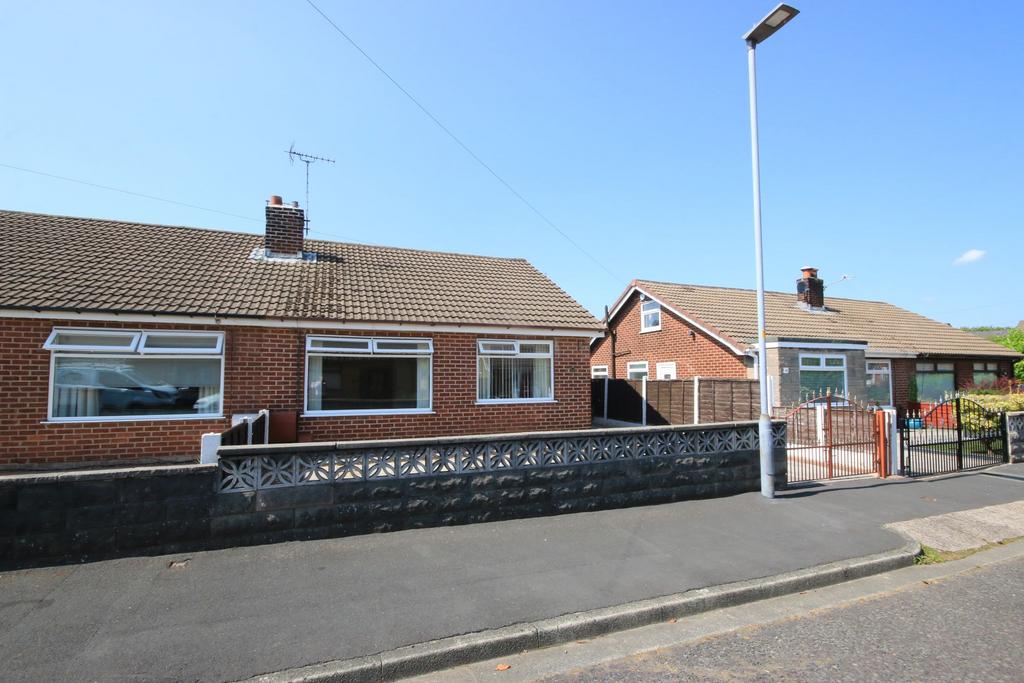 Marina Drive, Pemberton, Wigan, WN5 9HE 2 bed semidetached bungalow