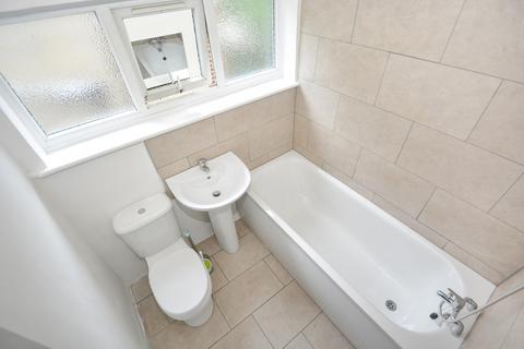 2 bedroom flat for sale - Fullwell Avenue, Ilford, Essex, IG5