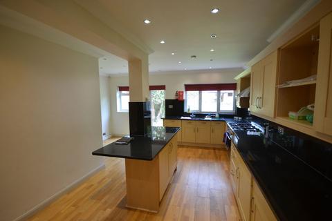 4 bedroom semi-detached house to rent, Drummond Drive, Stanmore, HA7 3PP