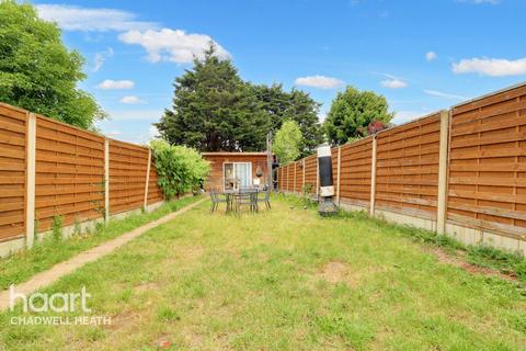 12 Coote Gardens, Dagenham, RM8 3EL