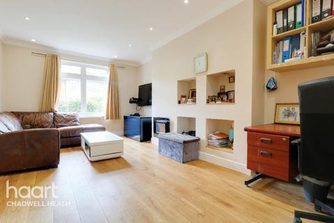 12 Coote Gardens, Dagenham, RM8 3EL