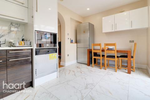12 Coote Gardens, Dagenham, RM8 3EL