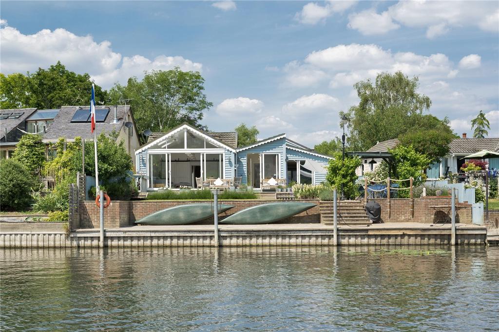 Hamhaugh Island, Shepperton, Surrey, TW17 3 bed bungalow £1,200,000
