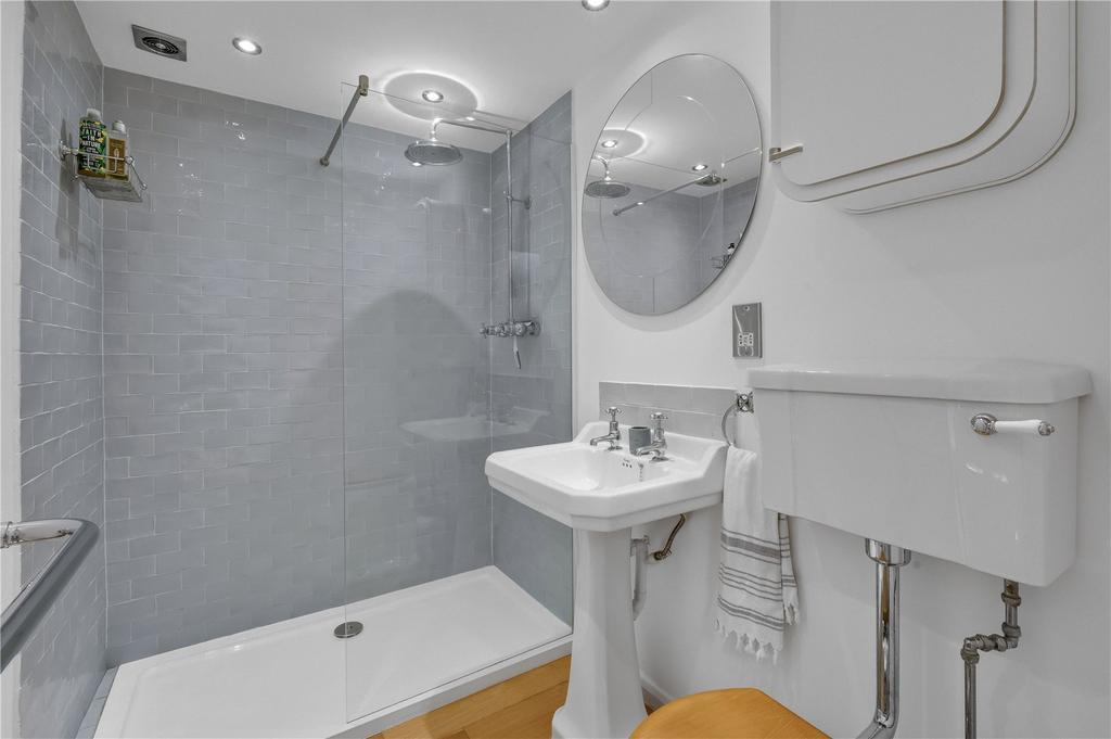 Main En Suite