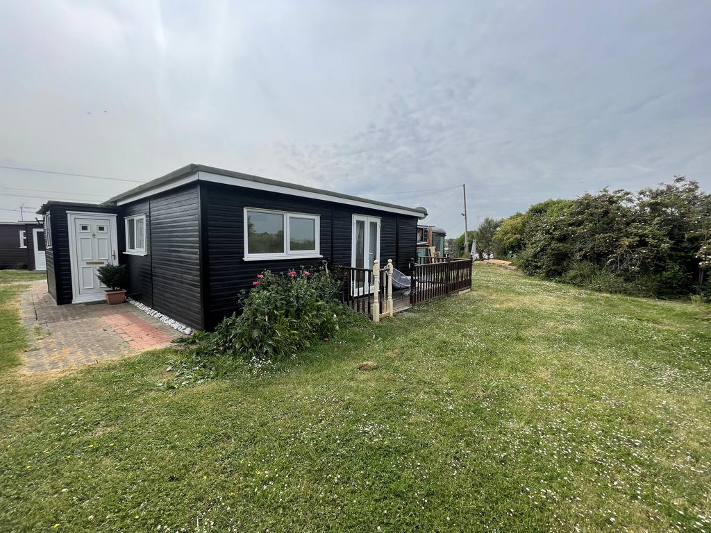 Marine Parade, Sheerness ME12 2 bed chalet for sale £70,000