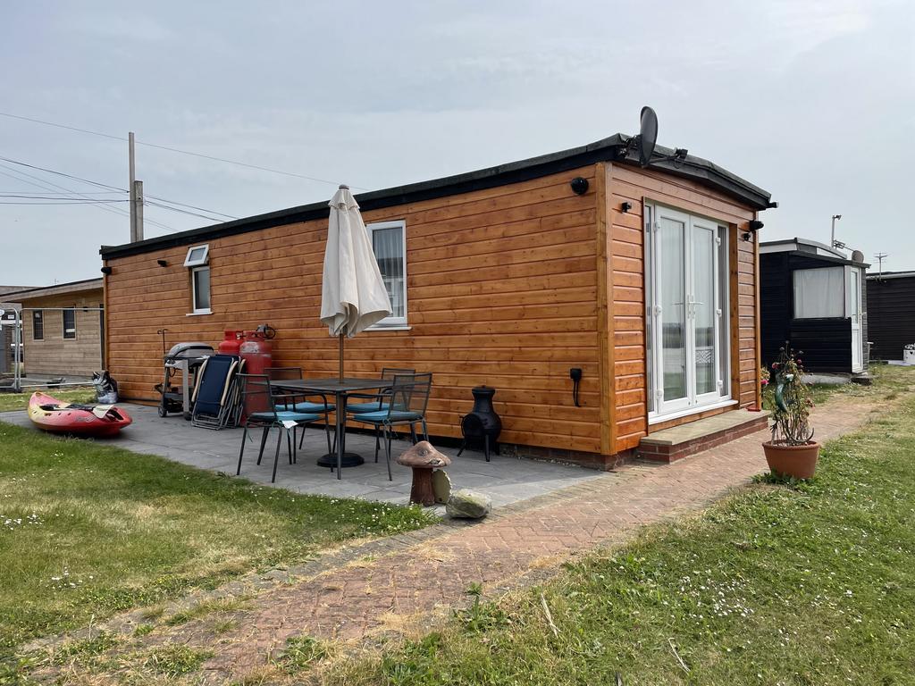 Marine Parade, Sheerness ME12 1 bed chalet for sale £70,000