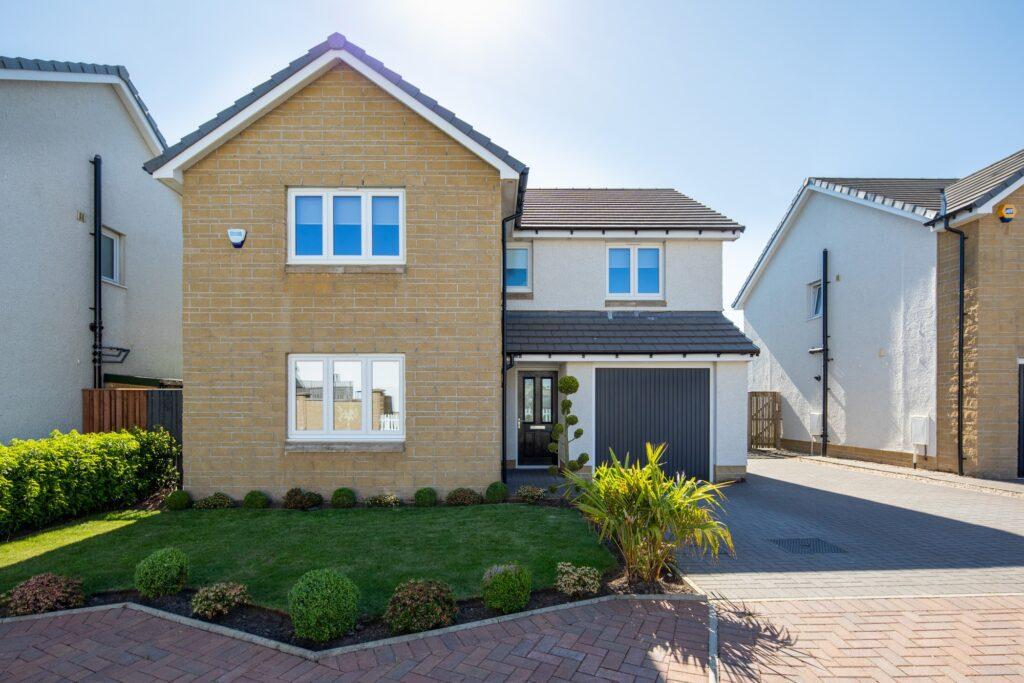 Staffin Way, Maidenhill, Newton Mearns 4 bed detached villa for sale