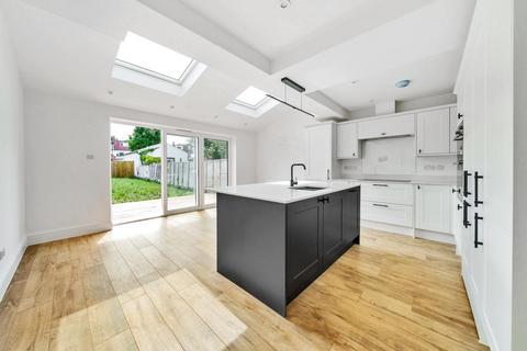 16 Lloyds Way, Beckenham, BR3 3QS