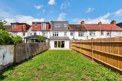 16 Lloyds Way, Beckenham, BR3 3QS