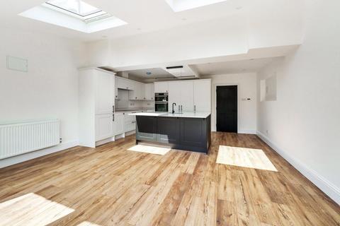 16 Lloyds Way, Beckenham, BR3 3QS