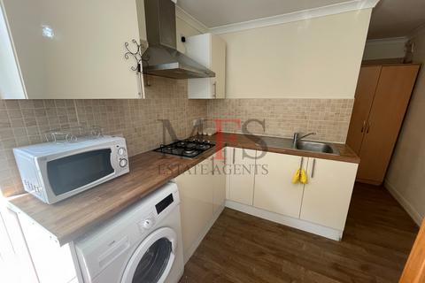 undefined, Minterne Ave, Norwood Green, UB2