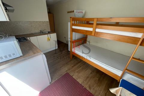 undefined, Minterne Ave, Norwood Green, UB2