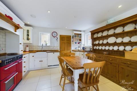 5 bedroom detached house for sale, Church Hill, Akeley