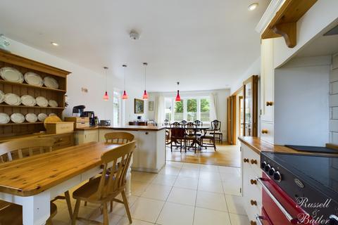 5 bedroom detached house for sale, Church Hill, Akeley