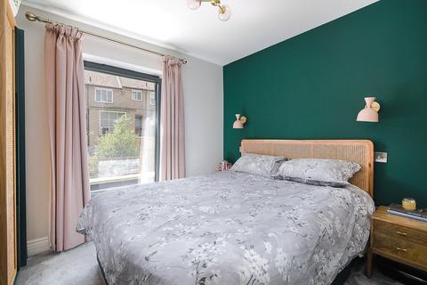 29a Aliwal Road, London, SW11 1RB