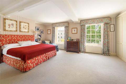 Flat 3, 20 Wilton Crescent, London, SW1X 8SA