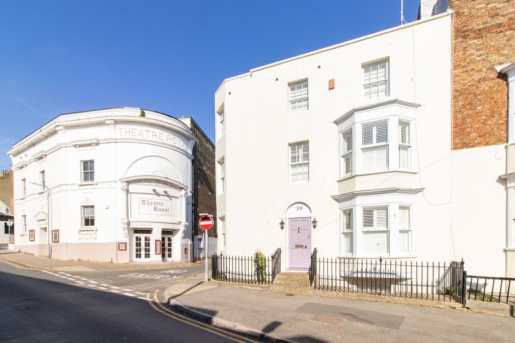 Addington Street, Margate, CT9 3 bed end of terrace house for sale £